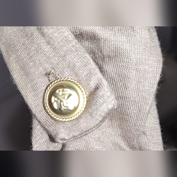 Pullover long sleeve shacket soft taupe size medium gold buttons front pockets - Picture 4 of 5